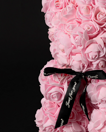 The perfect detail for her, whenever you need it