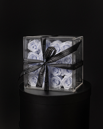 16 Lilac Preserved Roses in an Acrylic Box