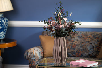 Falling bouquets: flowing elegance